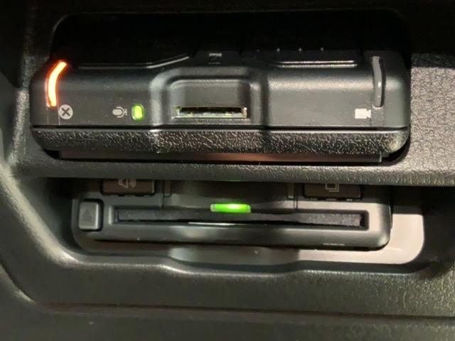 MAZDA3ファストバック 15Sレトロスポーツエディション 最長5年保証 ワンオーナー 純正ナビ TV Rカメラ マルチビュ- BTオ-ディオ 衝突軽減B ETC LEDライト 横滑り防止 シ-トヒ-タ- 電動シート クルコン アルミ スマ-トキ- スペアキ-(11枚目)