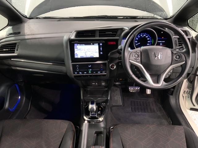 フィットハイブリッド Ｓパッケージ　あんしんＰＫＧ　１年保証　ワンオーナー　純正ナビ　ＴＶ　Ｒカメラ　ＢＴオ－ディオ　ＤＶＤ　ドラレコ　ＥＴＣ　ＬＥＤライト　ＶＳＡ　クルコン　アルミ　フォグ　スマートキー　盗難防止装置　整備記録簿（9枚目）