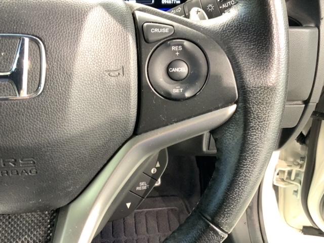 フィットハイブリッド Ｓパッケージ　あんしんＰＫＧ　１年保証　ワンオーナー　純正ナビ　ＴＶ　Ｒカメラ　ＢＴオ－ディオ　ＤＶＤ　ドラレコ　ＥＴＣ　ＬＥＤライト　ＶＳＡ　クルコン　アルミ　フォグ　スマートキー　盗難防止装置　整備記録簿（11枚目）