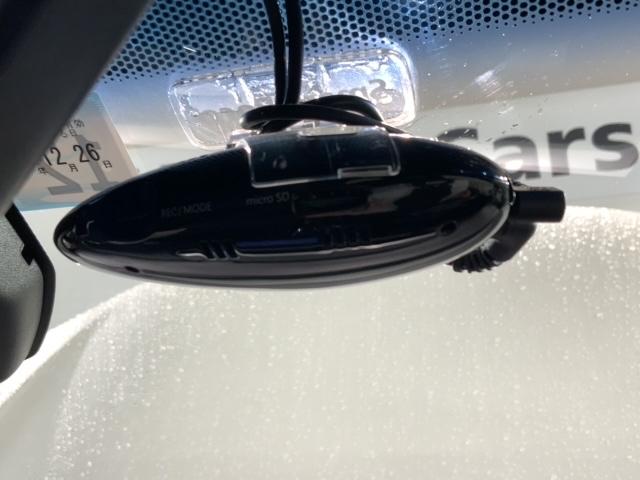 フィットハイブリッド Ｓパッケージ　あんしんＰＫＧ　１年保証　ワンオーナー　純正ナビ　ＴＶ　Ｒカメラ　ＢＴオ－ディオ　ＤＶＤ　ドラレコ　ＥＴＣ　ＬＥＤライト　ＶＳＡ　クルコン　アルミ　フォグ　スマートキー　盗難防止装置　整備記録簿（12枚目）