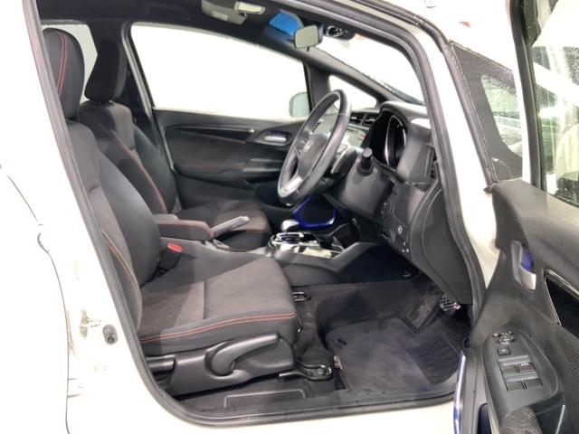 フィットハイブリッド Ｓパッケージ　あんしんＰＫＧ　１年保証　ワンオーナー　純正ナビ　ＴＶ　Ｒカメラ　ＢＴオ－ディオ　ＤＶＤ　ドラレコ　ＥＴＣ　ＬＥＤライト　ＶＳＡ　クルコン　アルミ　フォグ　スマートキー　盗難防止装置　整備記録簿（18枚目）