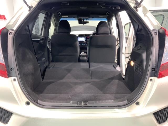 フィットハイブリッド Ｓパッケージ　あんしんＰＫＧ　１年保証　ワンオーナー　純正ナビ　ＴＶ　Ｒカメラ　ＢＴオ－ディオ　ＤＶＤ　ドラレコ　ＥＴＣ　ＬＥＤライト　ＶＳＡ　クルコン　アルミ　フォグ　スマートキー　盗難防止装置　整備記録簿（20枚目）