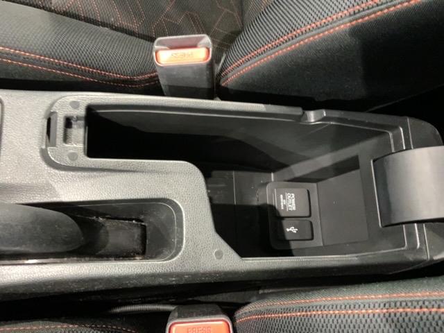 フィットハイブリッド Ｓパッケージ　あんしんＰＫＧ　１年保証　ワンオーナー　純正ナビ　ＴＶ　Ｒカメラ　ＢＴオ－ディオ　ＤＶＤ　ドラレコ　ＥＴＣ　ＬＥＤライト　ＶＳＡ　クルコン　アルミ　フォグ　スマートキー　盗難防止装置　整備記録簿（29枚目）