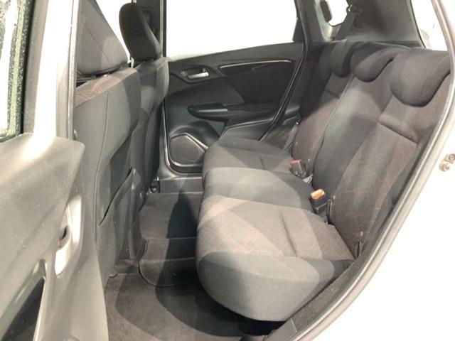 フィットハイブリッド Ｓパッケージ　あんしんＰＫＧ　１年保証　ワンオーナー　純正ナビ　ＴＶ　Ｒカメラ　ＢＴオ－ディオ　ＤＶＤ　ドラレコ　ＥＴＣ　ＬＥＤライト　ＶＳＡ　クルコン　アルミ　フォグ　スマートキー　盗難防止装置　整備記録簿（32枚目）