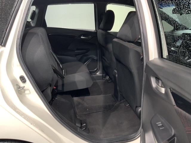 フィットハイブリッド Ｓパッケージ　あんしんＰＫＧ　１年保証　ワンオーナー　純正ナビ　ＴＶ　Ｒカメラ　ＢＴオ－ディオ　ＤＶＤ　ドラレコ　ＥＴＣ　ＬＥＤライト　ＶＳＡ　クルコン　アルミ　フォグ　スマートキー　盗難防止装置　整備記録簿（34枚目）