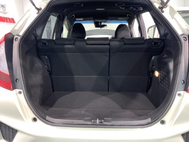 フィットハイブリッド Ｓパッケージ　あんしんＰＫＧ　１年保証　ワンオーナー　純正ナビ　ＴＶ　Ｒカメラ　ＢＴオ－ディオ　ＤＶＤ　ドラレコ　ＥＴＣ　ＬＥＤライト　ＶＳＡ　クルコン　アルミ　フォグ　スマートキー　盗難防止装置　整備記録簿（37枚目）