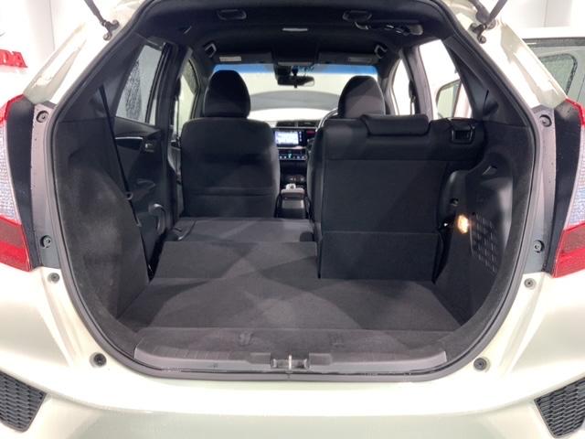 フィットハイブリッド Ｓパッケージ　あんしんＰＫＧ　１年保証　ワンオーナー　純正ナビ　ＴＶ　Ｒカメラ　ＢＴオ－ディオ　ＤＶＤ　ドラレコ　ＥＴＣ　ＬＥＤライト　ＶＳＡ　クルコン　アルミ　フォグ　スマートキー　盗難防止装置　整備記録簿（39枚目）