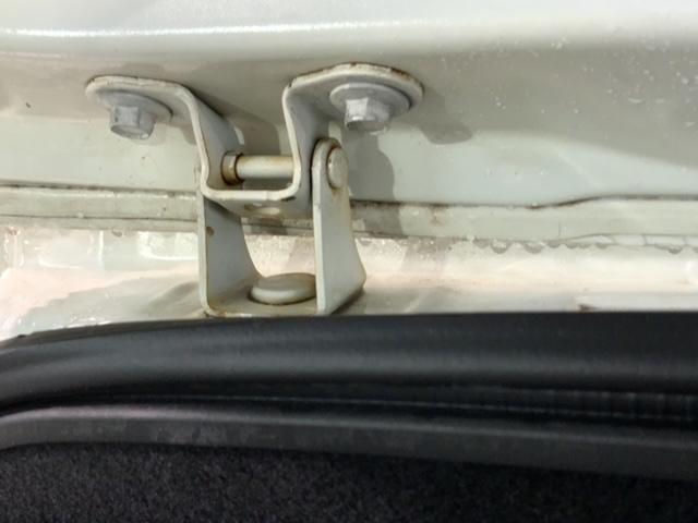 フィットハイブリッド Ｓパッケージ　あんしんＰＫＧ　１年保証　ワンオーナー　純正ナビ　ＴＶ　Ｒカメラ　ＢＴオ－ディオ　ＤＶＤ　ドラレコ　ＥＴＣ　ＬＥＤライト　ＶＳＡ　クルコン　アルミ　フォグ　スマートキー　盗難防止装置　整備記録簿（43枚目）