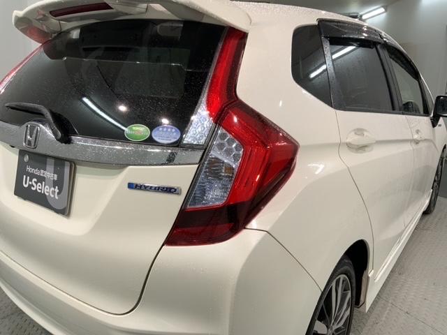 フィットハイブリッド Ｓパッケージ　あんしんＰＫＧ　１年保証　ワンオーナー　純正ナビ　ＴＶ　Ｒカメラ　ＢＴオ－ディオ　ＤＶＤ　ドラレコ　ＥＴＣ　ＬＥＤライト　ＶＳＡ　クルコン　アルミ　フォグ　スマートキー　盗難防止装置　整備記録簿（45枚目）