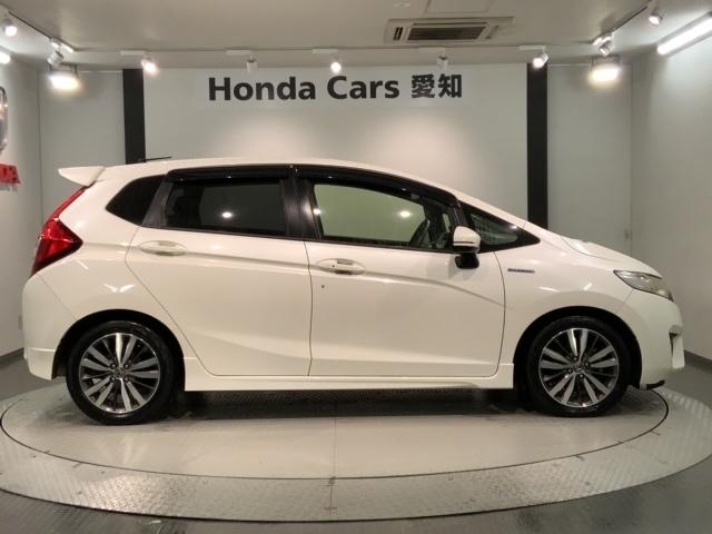 フィットハイブリッド Ｓパッケージ　あんしんＰＫＧ　１年保証　ワンオーナー　純正ナビ　ＴＶ　Ｒカメラ　ＢＴオ－ディオ　ＤＶＤ　ドラレコ　ＥＴＣ　ＬＥＤライト　ＶＳＡ　クルコン　アルミ　フォグ　スマートキー　盗難防止装置　整備記録簿（51枚目）