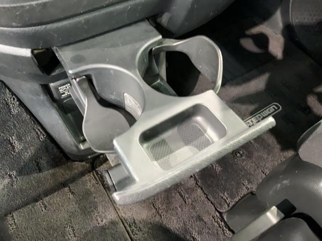 ステップワゴンスパーダ Ｚ　１年保証　ワンオーナー　ナビ　ＴＶ　ＣＤ録音　ＢＴオ－ディオ　ＤＶＤ　ＥＴＣ　ＨＩＤ　両側電動ドア　ＶＳＡ　アルミ　スマ－トキ－　スペアキ－　盗難防止装置　整備記録簿　ドアバイザ－　ＷエアバッグＡＡＣ（28枚目）