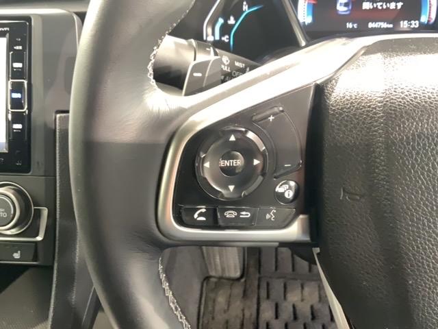 �X�e�A�����O�ɃI�[�f�B�I����X�C�b�`���t���Ă��܂��B�I�[�f�B�I��ʂɒ��ڃ^�b�`���Ȃ��Ă����삪�o���܂��̂ŁA�^�]�ɏW���ł��܂��B