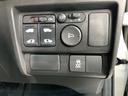 狭い駐車場で便利な電動格納ドアミラーが付いています。