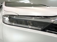 ＬＥＤヘッドライトは、点灯の瞬間から最大光量を発揮し、突然暗くなるトンネルなどでの安定感を高めます。 7