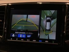 全方位モニターがついています！車の周囲を３６０°安全確認できるので、普段の駐車はもちろんの事、縦列駐車や幅寄せの際にも活躍してくれますよ。 6