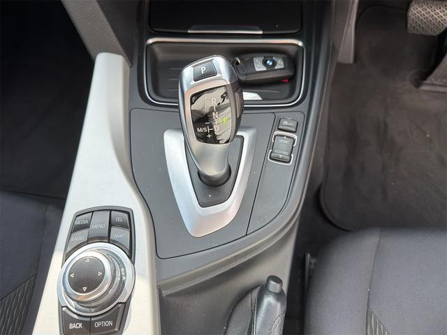 ３シリーズ ３２０ｄツーリング　ナビ　クリアランスソナー　オートクルーズコントロール　アルミホイール　オートライト　ターボ　スマートキー　アイドリングストップ　ＡＴ　ＡＢＳ　ＥＳＣ　ＣＤ　エアコン　パワーステアリング（7枚目）