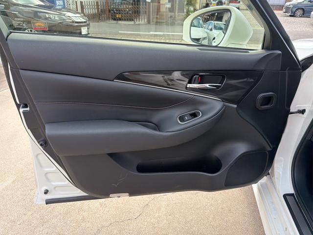 クラウンハイブリッド アスリートS ETC オートクルーズコントロール TV アルミホイール HID CVT スマートキー 電動格納ミラー 盗難防止システム パワーシート 衝突安全ボディ ABS ESC エアコン パワーステアリング(30枚目)