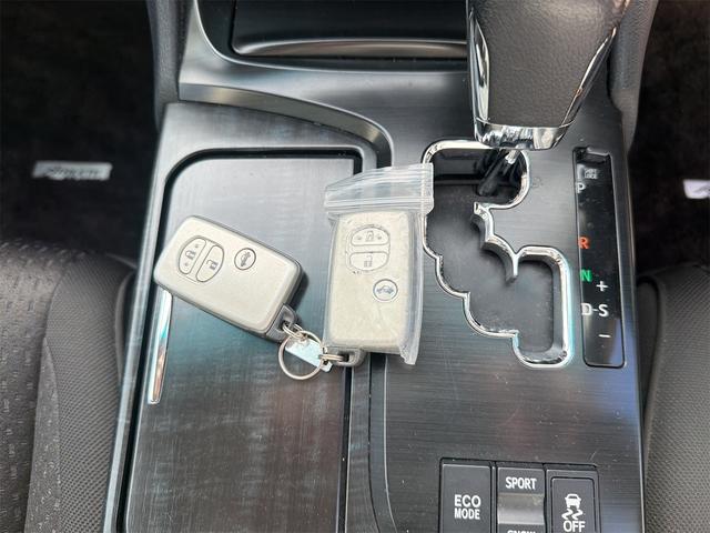 クラウン 2.5アスリート ナビパッケージ ETC オートクルーズコントロール ナビ アルミホイール HID サンルーフ AT スマートキー 電動格納ミラー 盗難防止システム CD DVD再生 MD ミュージックプレイヤー接続可 衝突安全ボディ(7枚目)