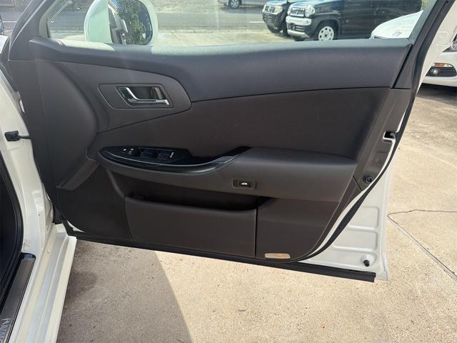 クラウン 2.5アスリート ナビパッケージ ETC オートクルーズコントロール ナビ アルミホイール HID サンルーフ AT スマートキー 電動格納ミラー 盗難防止システム CD DVD再生 MD ミュージックプレイヤー接続可 衝突安全ボディ(35枚目)