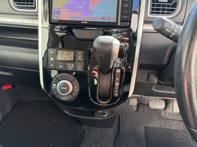 タント カスタムＲＳ　スマートセレクションＳＡ　ＥＴＣ　両側電動スライドドア　ナビ　衝突被害軽減システム　スマートキー　アイドリングストップ　電動格納ミラー　ベンチシート　ＣＶＴ　ＥＳＣ　アルミホイール　エアコン　パワーウィンドウ（7枚目）