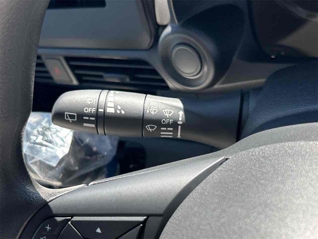 ｅＫワゴン Ｍ　届け出済み未使用車　バックカメラ　クリアランスソナー　レーンアシスト　衝突被害軽減システム　オートライト　キーレスエントリー　アイドリングストップ　電動格納ミラー　シートヒーター　ベンチシート　ＣＶＴ（7枚目）