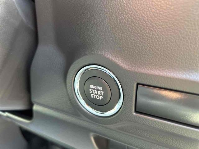 スペーシア ハイブリッドG 届け出済み未使用車 両側スライドドア クリアランスソナー 衝突被害軽減システム オートライト LEDヘッドランプ スマートキー アイドリングストップ 電動格納ミラー ベンチシート 盗難防止システム(4枚目)