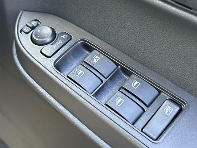 �p���[�E�B���h�E�̃X�C�b�`�ł���B�^�]�Ȃɋ��Ȃ��瑋���J���߂̃R���g���[���ł��܂���B