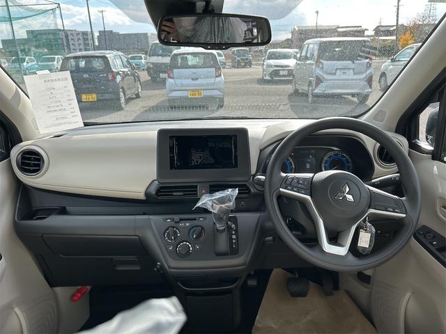 ｅＫワゴン Ｍ　届け出済み未使用車　バックカメラ　クリアランスソナー　レーンアシスト　衝突被害軽減システム　オートライト　キーレスエントリー　アイドリングストップ　電動格納ミラー　シートヒーター　ベンチシート　ＣＶＴ（2枚目）