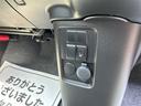 座席のシートを温めるシートヒーター!その温かさは一度経験したら欠かすことができません!エアコンで乾燥しやすい車内も防ぐ事ができます!