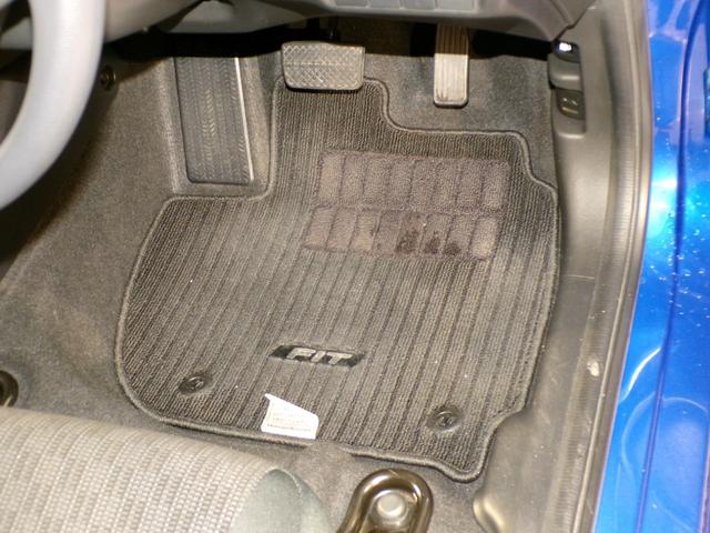 フィット 13G・Fパッケージ 4WDETCインターナビフルセグTVスマートキー ワンセグTV キーレスエントリー スマートキーシステム 横滑り防止 ナビTV バックモニター DVD再生機能 盗難防止システム マニュアルエアコン(21枚目)