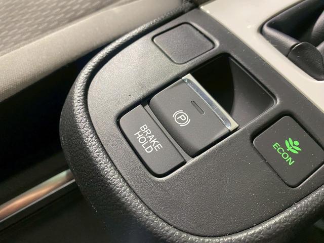 【ブレーキホールド】信号待ちなどでブレーキを踏み続けなくともブレーキがキープされます！アクセルペダルを踏むと解除され発進することが可能です！