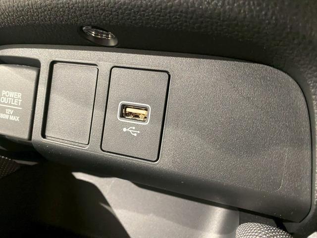 ＵＳＢポートも装備されています、スマートフォンの充電やオーディオに連携も可能です、今や欠かせない装備の一つです！