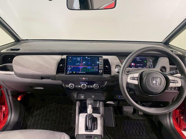 【ルームクリーニング】せっかく乗るならピカピカの車がいいですよね！当店は、他社では省きがちな細部に至るまで、徹底した清掃を行っております。