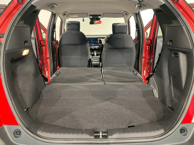 リアシートを使用しない時は、前に倒せば更に広々ラゲッジスペースの出来上がりです、更にたくさんの荷物が積み込み可能です！