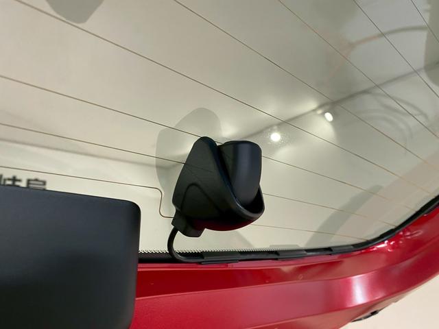 【ドライブレコーダー】今や必需品となったドライブレコーダーも装着されています。運転中の記録を録画してくれます、万が一の時にドライブレコーダーがあれば安心です！