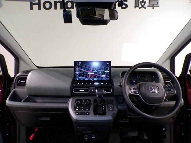 【ルームクリーニング】せっかく乗るならピカピカの車がいいですよね！当店は、他社では省きがちな細部に至るまで、徹底した清掃を行っております。