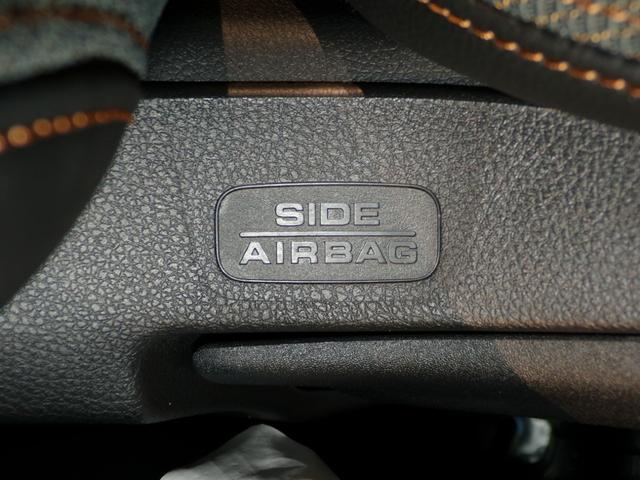 【サイドエアバッグ】サイドエアバッグが装備されています。事故の衝撃を感知したら乗員とドアの間で瞬時にエアバッグが開き、乗員の頭部と胸部を守り上体への衝撃を軽減します。