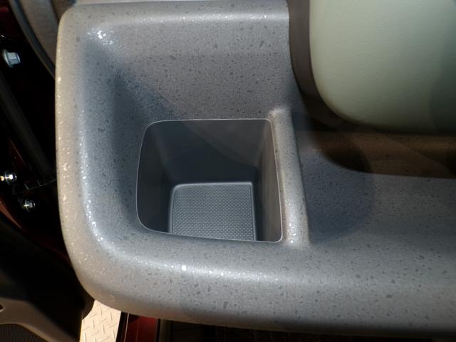 助手席の手の届きやすい位置にドリンクホルダーがあります。