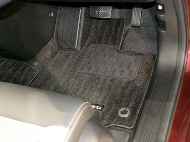 フロアマット装着しています。
