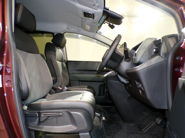 体を包み込むような形状で、しっかりと体を支えてくれます！長時間の運転も快適にしてくれるシートです！