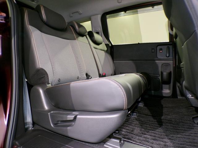 後部座席でも前後にスライドできるので、後ろに座る人たちもドライブが楽しくなりますよ。是非、現車を見て体感してみてください。