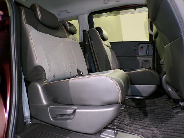 後部座席でも前後にスライドできるので、後ろに座る人たちもドライブが楽しくなりますよ。是非、現車を見て体感してみてください。