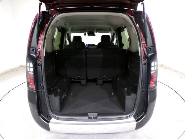 後部座席に乗車時もこれだけのラゲッジスペースを確保できます。