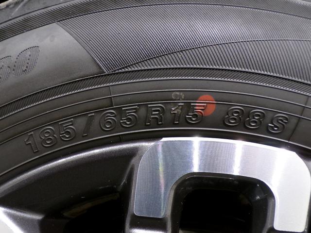 【純正アルミ】純正アルミ装備車です。走りもキビキビ見た目も格好良いです。見た目を重視する方には欲しい装備です！