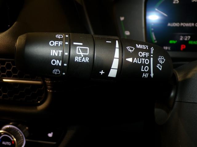 ＺＲ－Ｖ ｅ：ＨＥＶＺ特別仕様車ブラックスタイル　４ＷＤＢｌｕｅｔｏｏｔｈ接続全周囲カメラ電動シート電動リアゲートシートヒーターワイヤレス充電器ドラレコＥＴＣインターナビフルセグＴＶ本革シート純正アルミホイールスマートキー　ドライブレコーダー　禁煙車（33枚目）