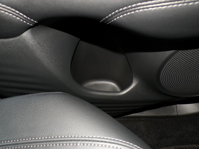 ＺＲ－Ｖ ｅ：ＨＥＶＺ特別仕様車ブラックスタイル　４ＷＤＢｌｕｅｔｏｏｔｈ接続全周囲カメラ電動シート電動リアゲートシートヒーターワイヤレス充電器ドラレコＥＴＣインターナビフルセグＴＶ本革シート純正アルミホイールスマートキー　ドライブレコーダー　禁煙車（41枚目）