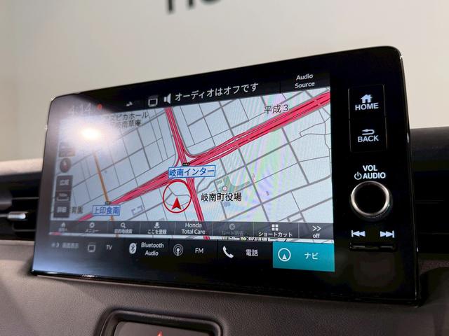 ヴェゼル ｅ：ＨＥＶＺ　ホンダコネクトドラレコ　ヒートシーター　盗難防止装置　ドラレコ付き　Ｒカメラ　フルセグテレビ　スマ－トキ－　ＥＴＣ車載器　アクティブクルーズ　Ｐセンサー　サイドエアバッグ　ナビＴＶ　フルオートエアコン（5枚目）