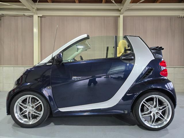 スマートフォーツーカブリオ ＢＲＡＢＵＳ　エクスクルーシブＥＤミッドナイトブルー　５０台限定　４５１最終限定モデル　新品ＬＥＤヘッド＆ナンバー灯　カロッツェリアナビ　Ｂｌｕｅｔｏｏｔｈ　ＹｏｕＴｕｂｅ　フルセグ　バックカメラ　クルーズコントロール　新品タイヤ　電動オープン（4枚目）