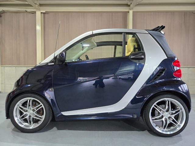 スマートフォーツーカブリオ ＢＲＡＢＵＳ　エクスクルーシブＥＤミッドナイトブルー　５０台限定　４５１最終限定モデル　新品ＬＥＤヘッド＆ナンバー灯　カロッツェリアナビ　Ｂｌｕｅｔｏｏｔｈ　ＹｏｕＴｕｂｅ　フルセグ　バックカメラ　クルーズコントロール　新品タイヤ　電動オープン（6枚目）
