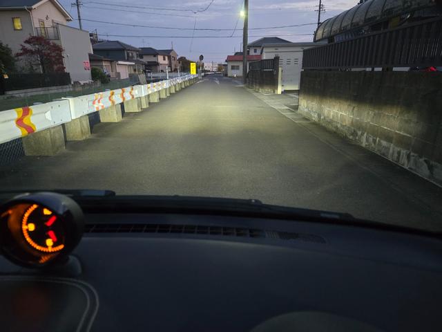 スマートフォーツーカブリオ ＢＲＡＢＵＳ　エクスクルーシブＥＤミッドナイトブルー　５０台限定　４５１最終限定モデル　新品ＬＥＤヘッド＆ナンバー灯　カロッツェリアナビ　Ｂｌｕｅｔｏｏｔｈ　ＹｏｕＴｕｂｅ　フルセグ　バックカメラ　クルーズコントロール　新品タイヤ　電動オープン（10枚目）